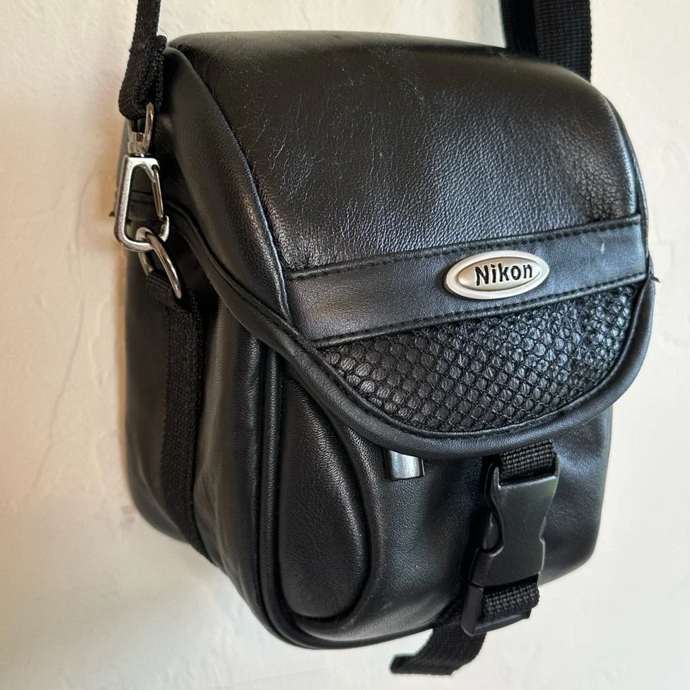 Vintage Nikon 5523 Black Leather Camera Crossbody Mesh & Zipper Pockets Bag
